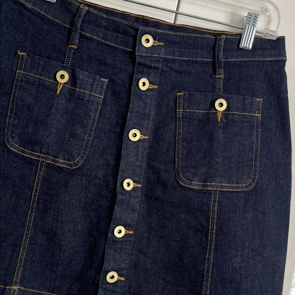 NWOT Tommy Hilfiger Dark Denim Skirt Gold Button Closure Belt Loops, Size 10 - Picture 3 of 9